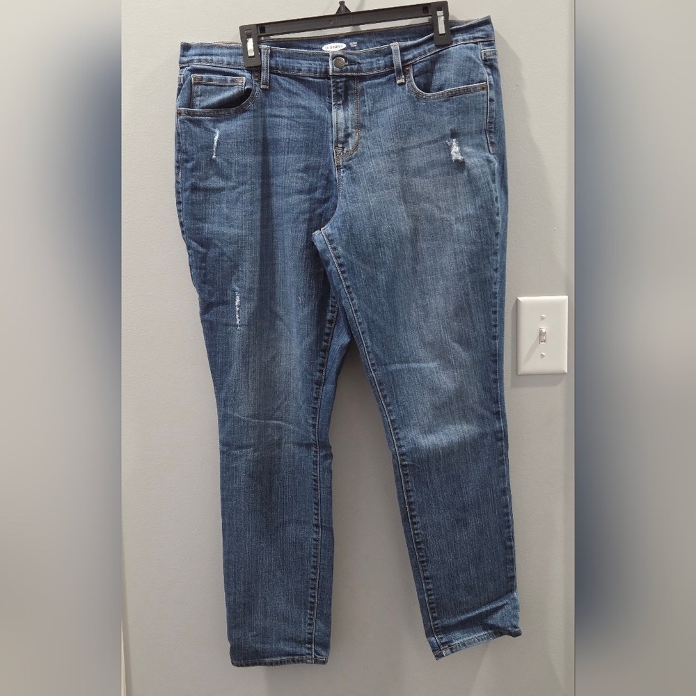 Old Navy Curvy Skinny Jeans. Size 14